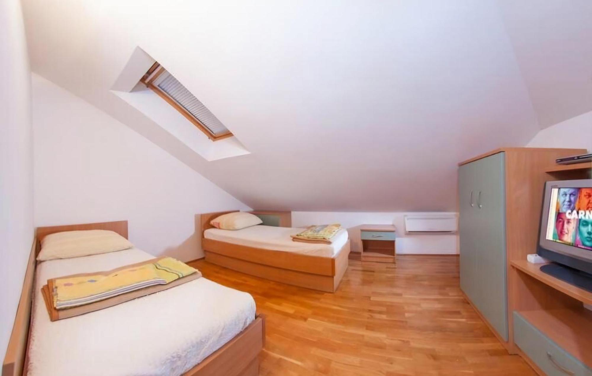 Spacious 80m2 Great Location Apartment *