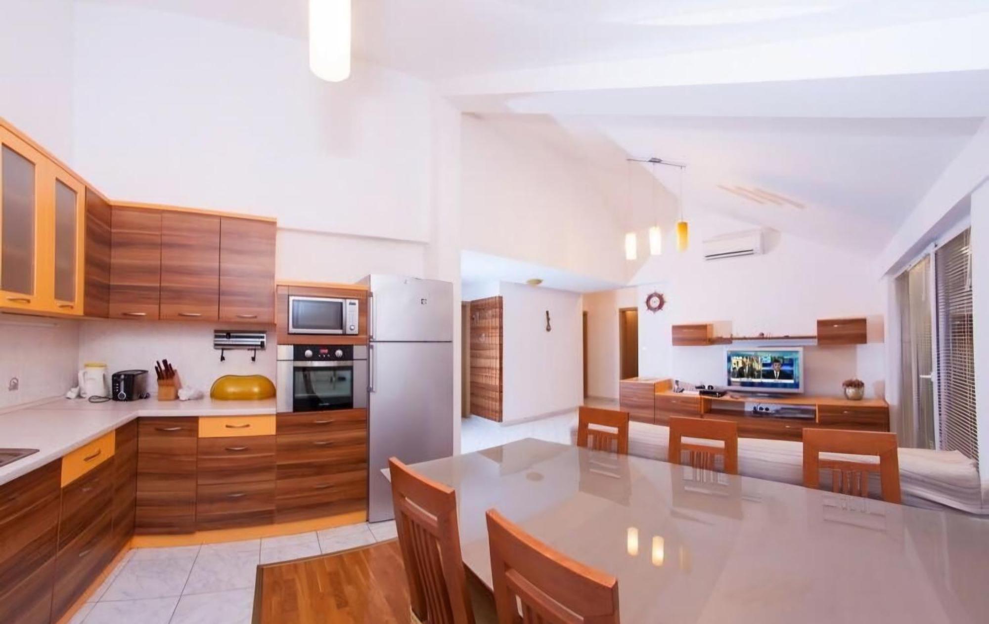Spacious 80m2 Great Location