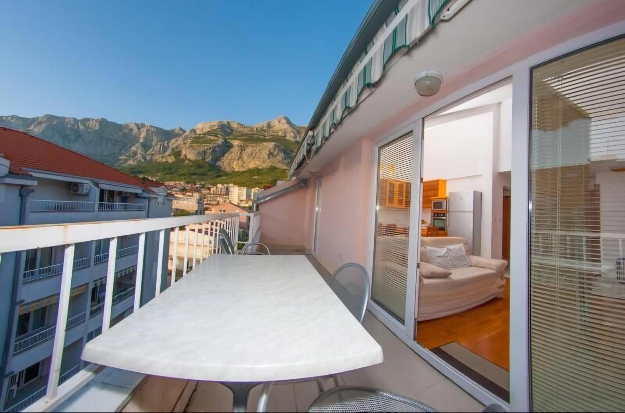 Spacious 80m2 Great Location Apartment *